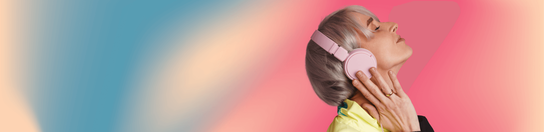 Arrière plan femme écoutant une musique personnalisée Melodify au casque rose.