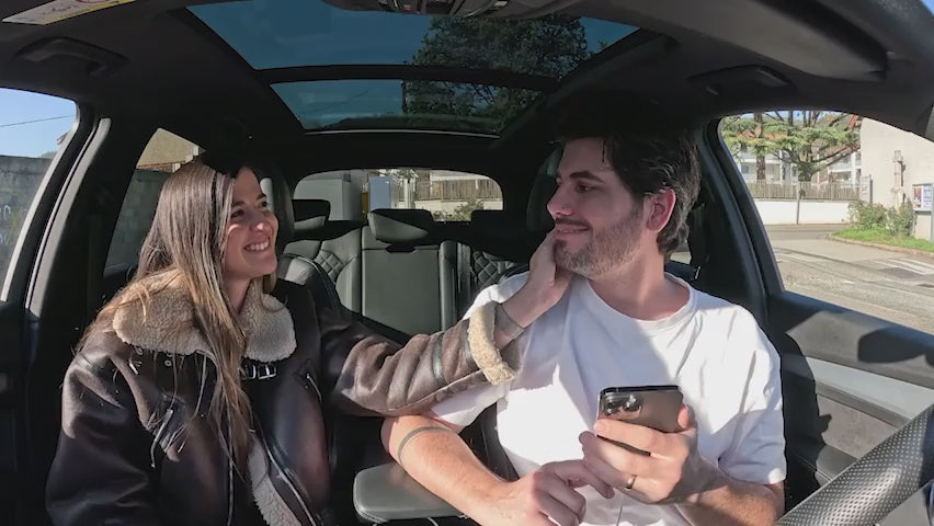 Charger la vidéo: Réactions de plusieurs personnes découvrant leur chanson personnalisée Melodfy